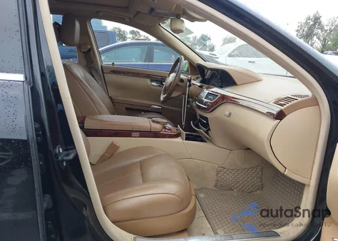 2008 Mercedes-Benz S 550 z USA, uszkodzony, nr VIN WDDNG71XX8A225883